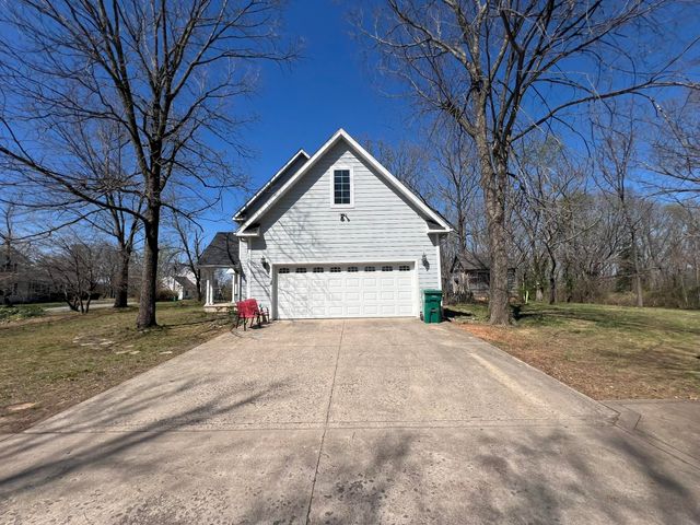 116 Clingan Avenue, Willow Springs, MO 65793