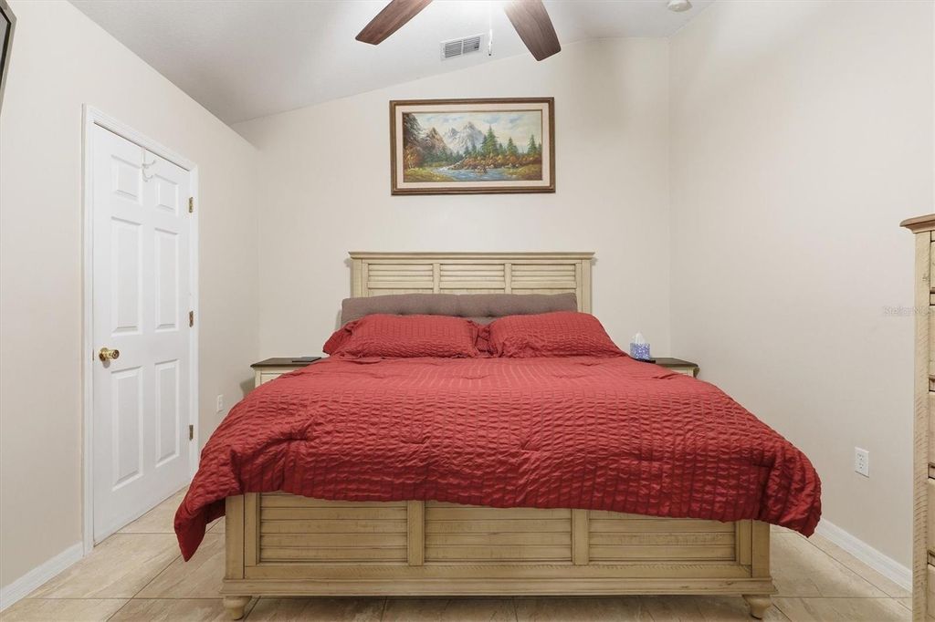 Image 15 of property listing at 4180 SW 131ST PLACE ROAD, Ocala, FL 34473