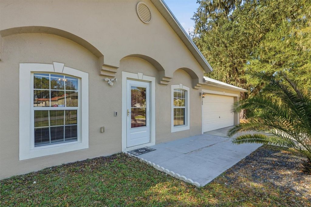 Image 3 of property listing at 4180 SW 131ST PLACE ROAD, Ocala, FL 34473