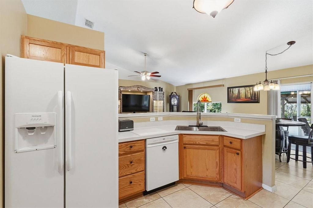 Image 7 of property listing at 4180 SW 131ST PLACE ROAD, Ocala, FL 34473