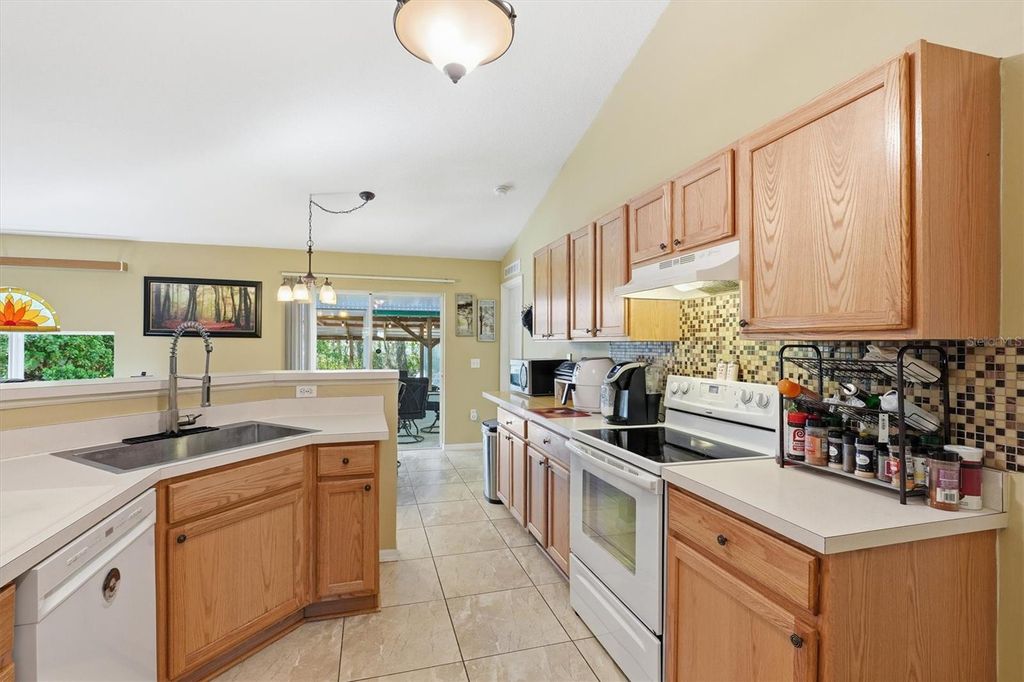 Image 9 of property listing at 4180 SW 131ST PLACE ROAD, Ocala, FL 34473