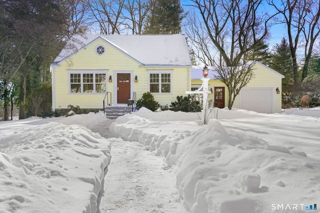 220 Hilltop Circle, Trumbull, CT 06611