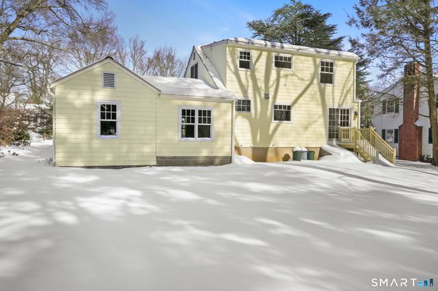 220 Hilltop Circle, Trumbull, CT 06611