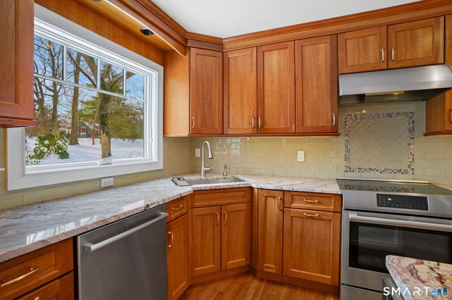 220 Hilltop Circle, Trumbull, CT 06611