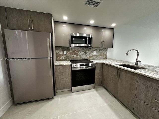 10625 SW 112th Ave 306, Miami, FL 33176