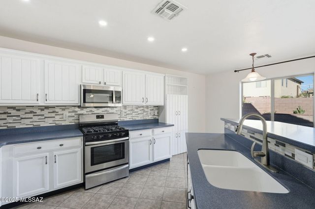 640 W Emerald Key Drive, Green Valley, AZ 85614