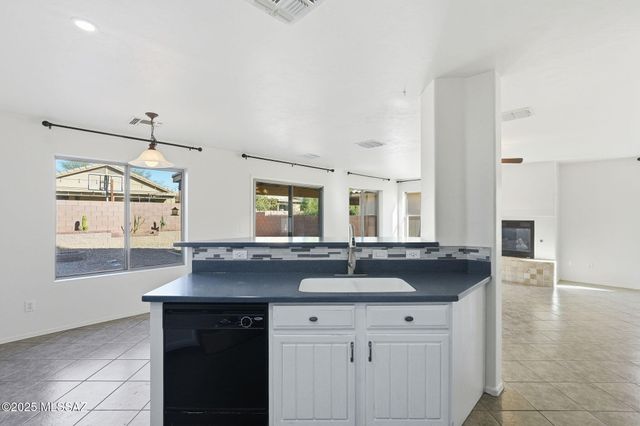 640 W Emerald Key Drive, Green Valley, AZ 85614