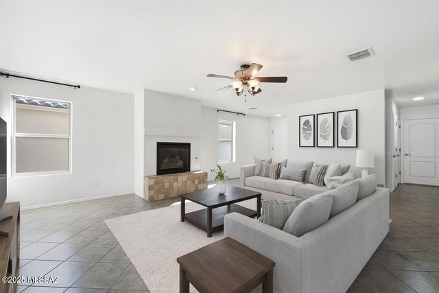 640 W Emerald Key Drive, Green Valley, AZ 85614