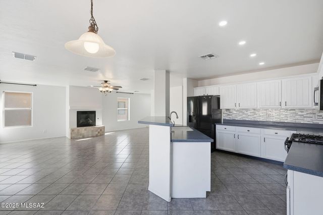 640 W Emerald Key Drive, Green Valley, AZ 85614