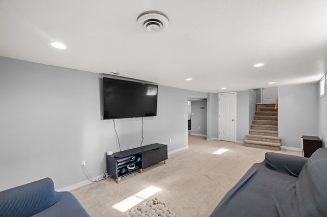 2521 Garfield Avenue, Des Moines, IA 50317
