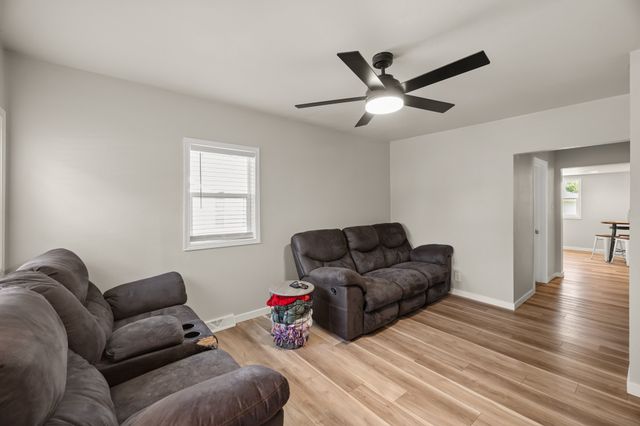 2521 Garfield Avenue, Des Moines, IA 50317