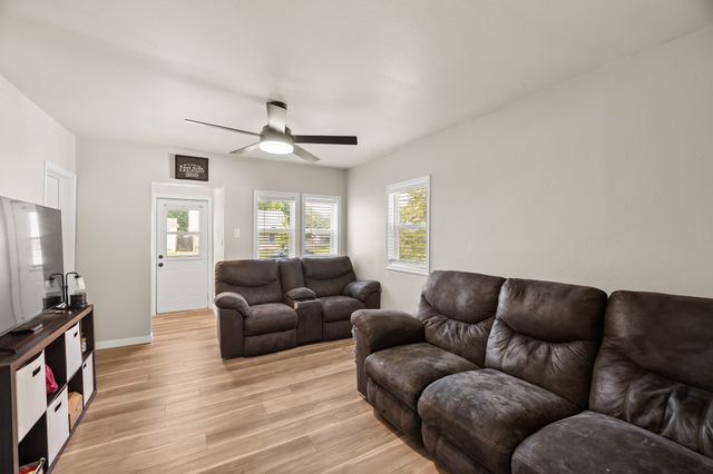 2521 Garfield Avenue, Des Moines, IA 50317