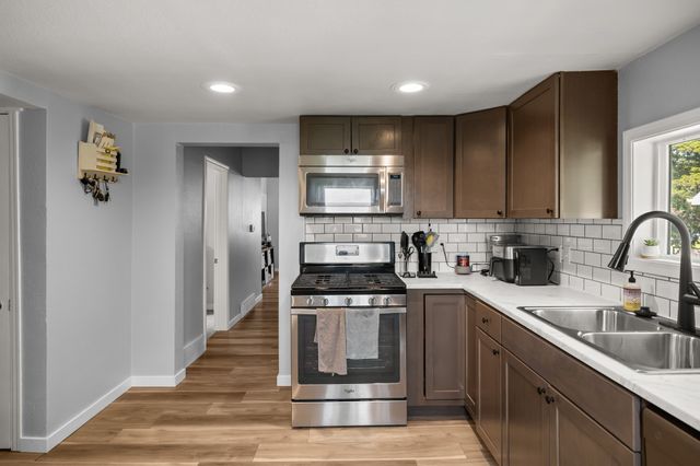 2521 Garfield Avenue, Des Moines, IA 50317