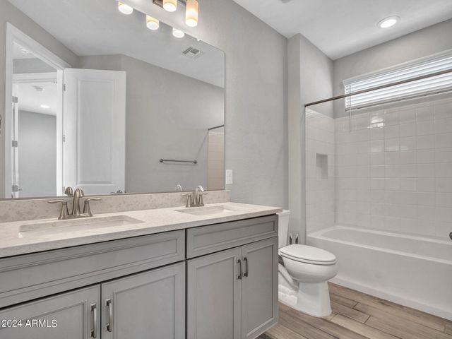 44529 N SONORAN ARROYO Lane, New River, AZ 85087