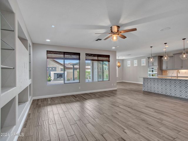 44529 N SONORAN ARROYO Lane, New River, AZ 85087