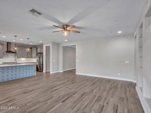 44529 N SONORAN ARROYO Lane, New River, AZ 85087