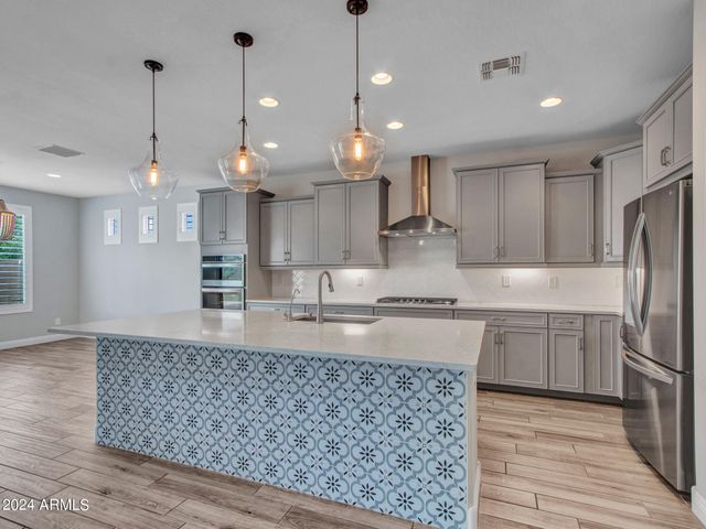 44529 N SONORAN ARROYO Lane, New River, AZ 85087