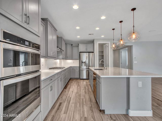 44529 N SONORAN ARROYO Lane, New River, AZ 85087