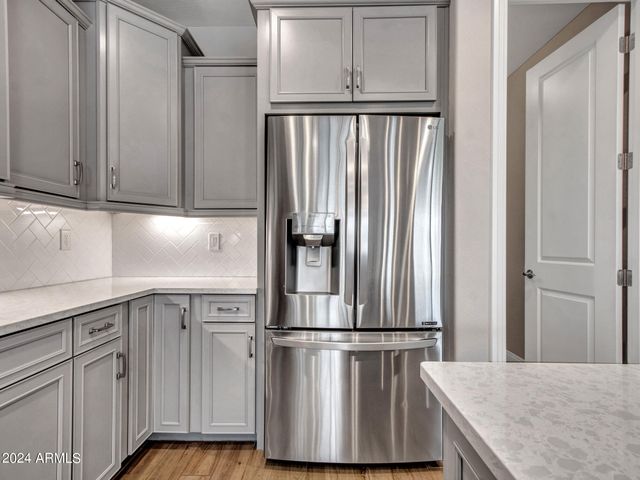 44529 N SONORAN ARROYO Lane, New River, AZ 85087