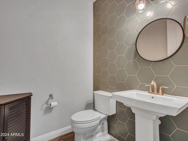 44529 N SONORAN ARROYO Lane, New River, AZ 85087