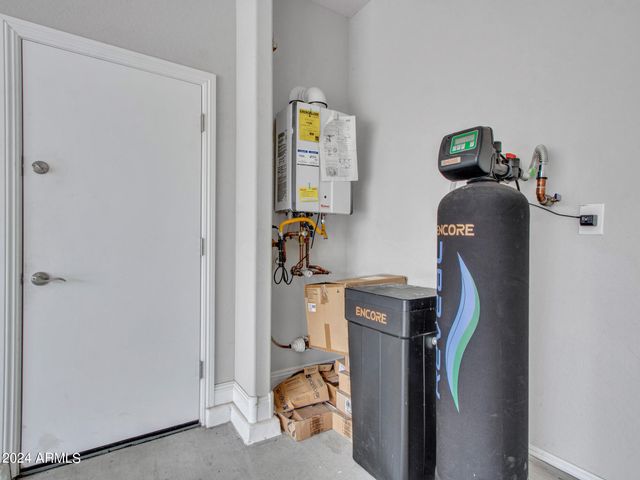 44529 N SONORAN ARROYO Lane, New River, AZ 85087