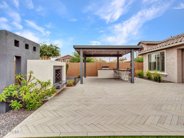 44529 N SONORAN ARROYO Lane, New River, AZ 85087