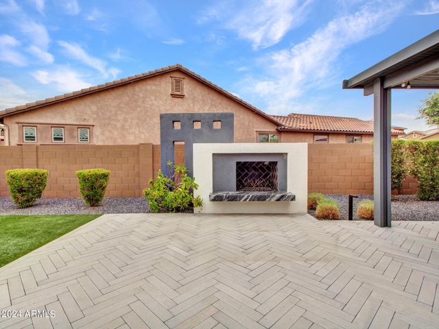 44529 N SONORAN ARROYO Lane, New River, AZ 85087