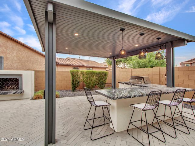 44529 N SONORAN ARROYO Lane, New River, AZ 85087