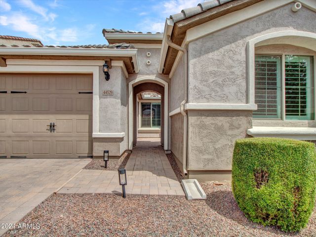 44529 N SONORAN ARROYO Lane, New River, AZ 85087