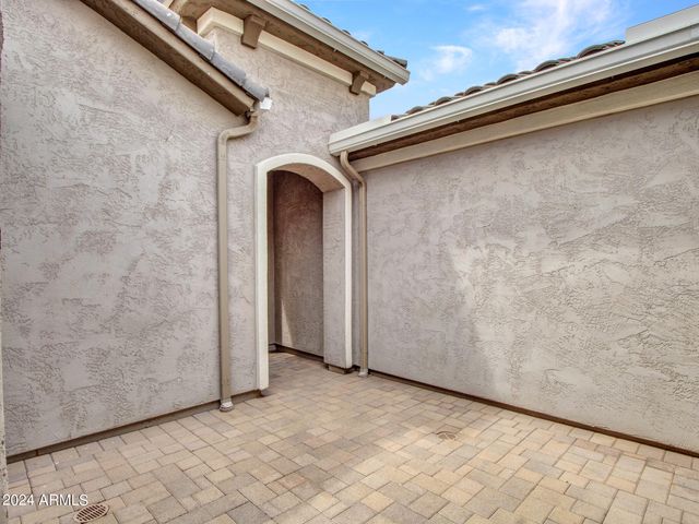 44529 N SONORAN ARROYO Lane, New River, AZ 85087