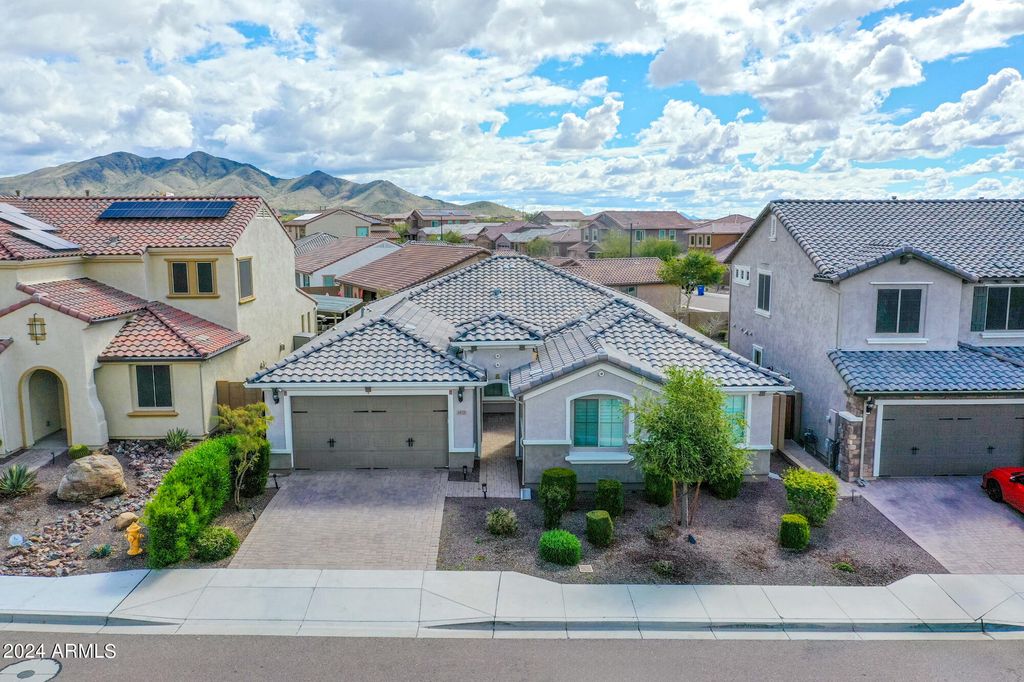 44529 N SONORAN ARROYO Lane, New River, AZ 85087