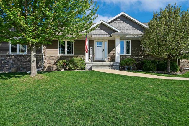 910 Aster Court, Fairfax, IA 52228