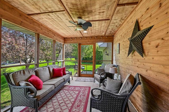 910 Aster Court, Fairfax, IA 52228