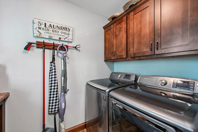 910 Aster Court, Fairfax, IA 52228