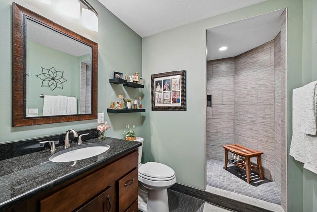 910 Aster Court, Fairfax, IA 52228