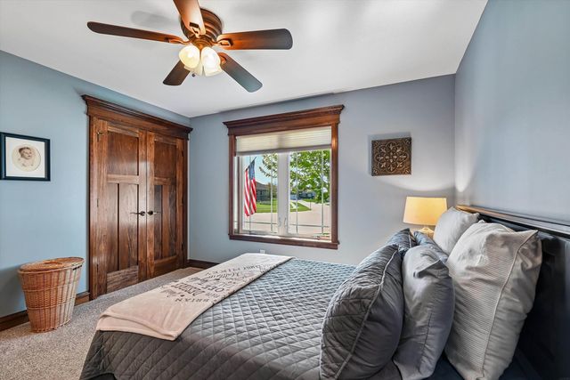 910 Aster Court, Fairfax, IA 52228