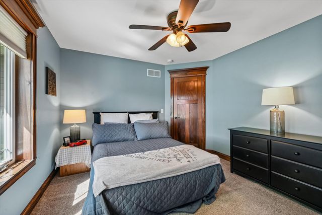 910 Aster Court, Fairfax, IA 52228