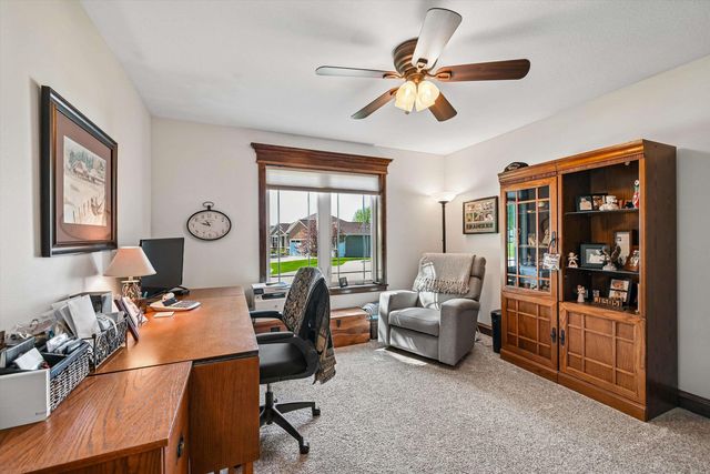 910 Aster Court, Fairfax, IA 52228