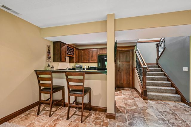 910 Aster Court, Fairfax, IA 52228