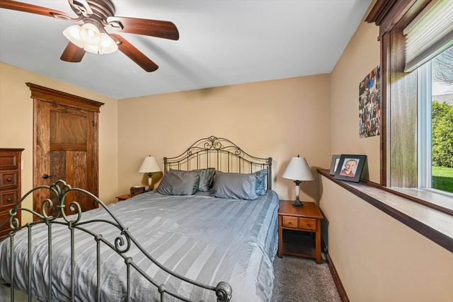 910 Aster Court, Fairfax, IA 52228