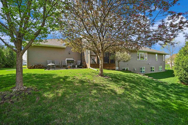910 Aster Court, Fairfax, IA 52228