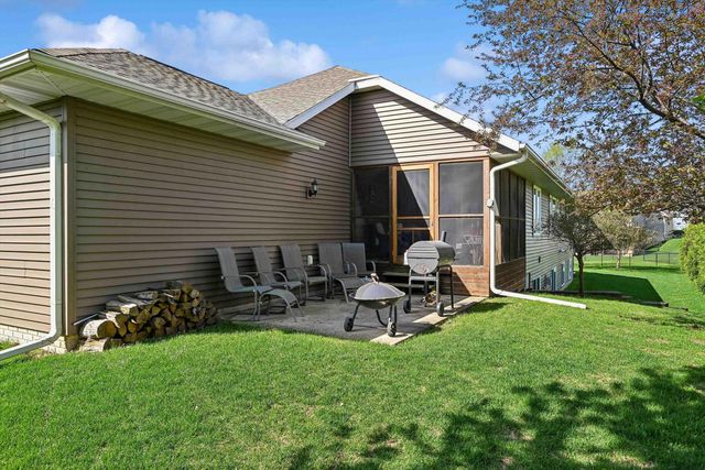910 Aster Court, Fairfax, IA 52228