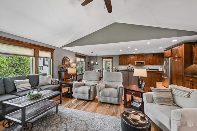 910 Aster Court, Fairfax, IA 52228