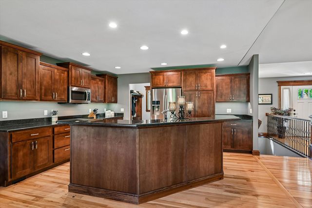 910 Aster Court, Fairfax, IA 52228