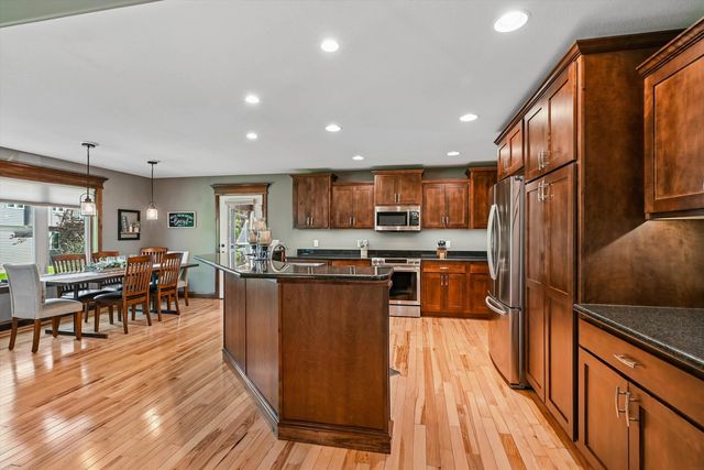 910 Aster Court, Fairfax, IA 52228