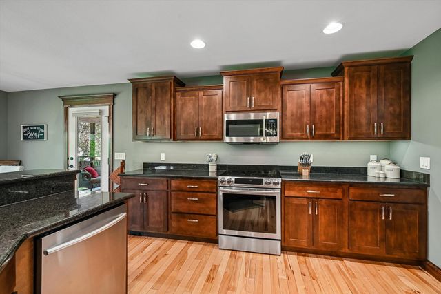 910 Aster Court, Fairfax, IA 52228