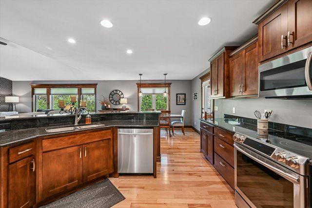 910 Aster Court, Fairfax, IA 52228