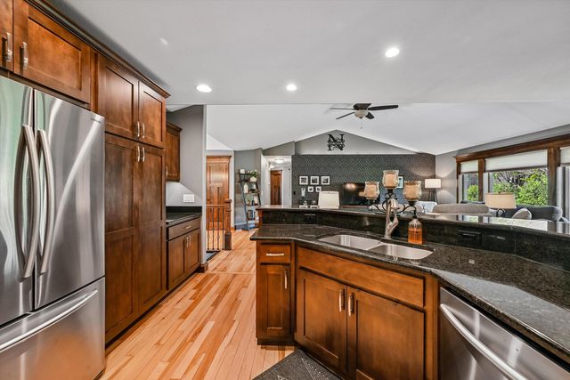 910 Aster Court, Fairfax, IA 52228