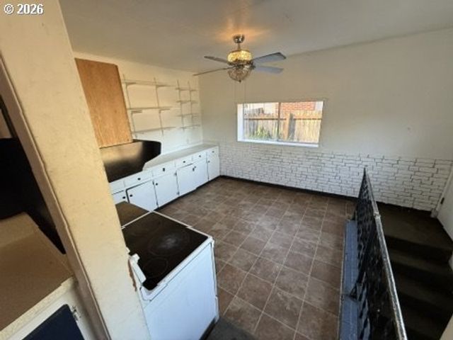 1902 Se 151ST Ave, Portland, OR 97233
