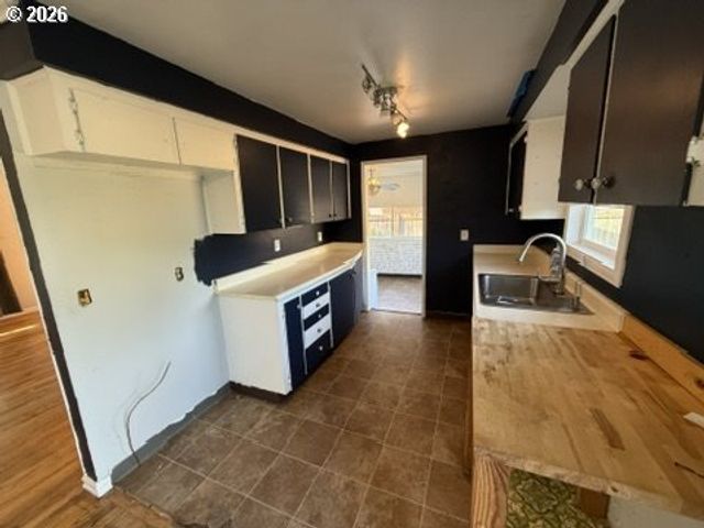 1902 Se 151ST Ave, Portland, OR 97233